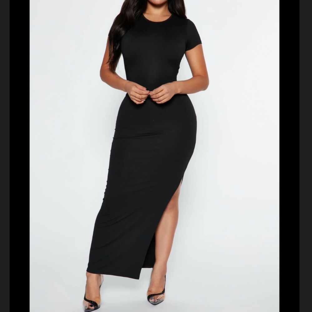 Fashion Nova Classic Black Maxi Dress With Slit Medium (M)